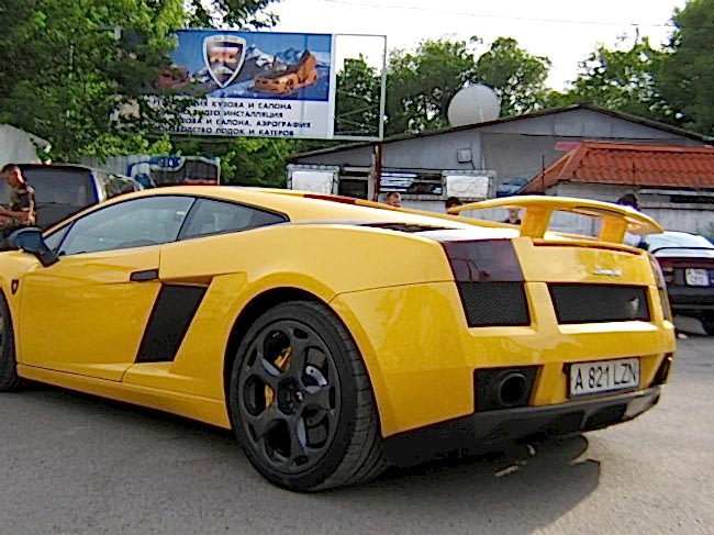 076
